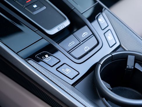 Certified 2025 Porsche 911 Carrera image 27