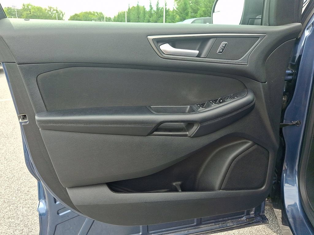 Used 2018 Ford Edge SE AWD/4WD image 12