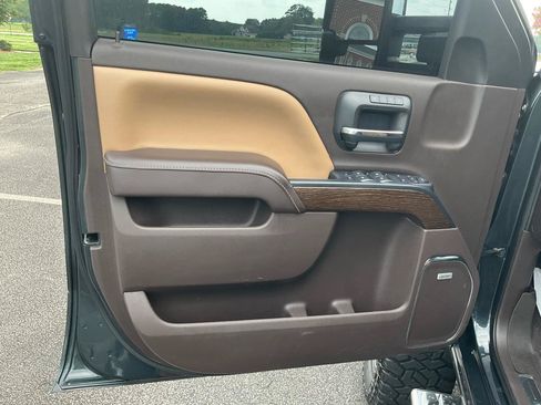 Used 2017 GMC Sierra 2500 Denali w/ Duramax Plus Package AWD/4WD image 29