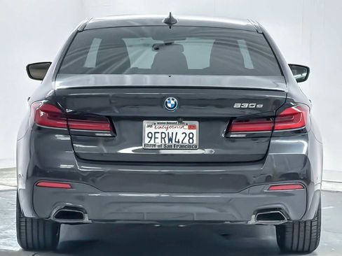 Used 2023 BMW 530e w/ Executive Package image 7