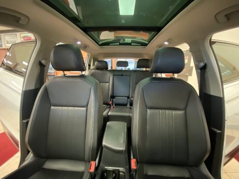 Used 2023 Volkswagen Tiguan SE w/ Panoramic Sunroof Package image 20