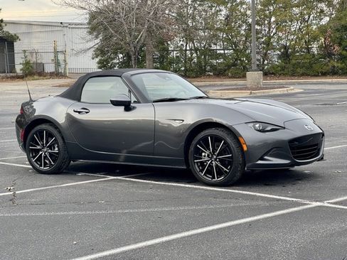 Used 2024 MAZDA MX-5 Miata Grand Touring w/ Weather Package image 10