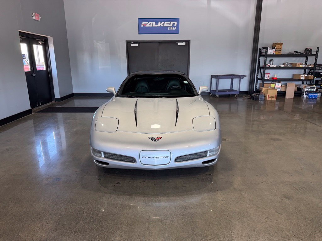 Used 2002 Chevrolet Corvette Coupe RWD image 2