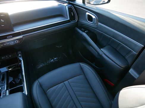 Used 2024 Kia Sorento SX Prestige image 11