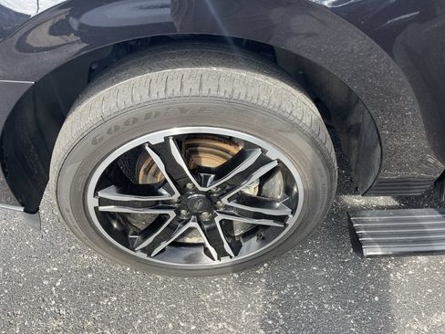 Used 2021 Ford Expedition Limited AWD/4WD image 34