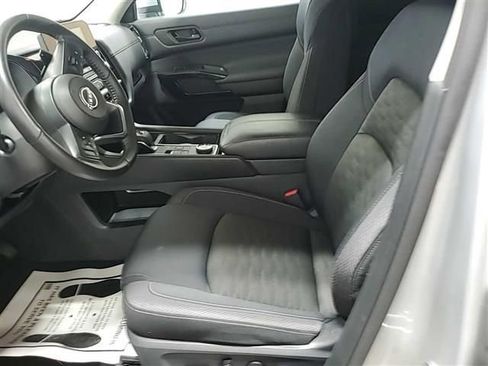 Used 2025 Nissan Pathfinder SV AWD/4WD image 7