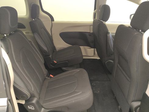 Used 2023 Chrysler Voyager LX FWD image 19