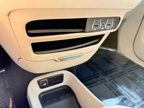 Used 2023 Chrysler Pacifica Touring-L FWD image 38