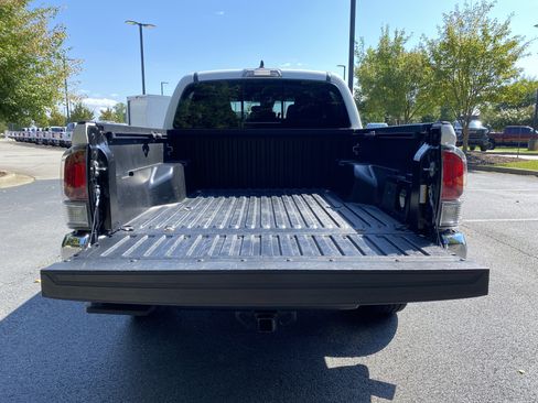 Used 2022 Toyota Tacoma TRD Off-Road AWD/4WD image 43