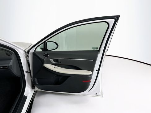 Used 2025 Hyundai Sonata SEL FWD image 31