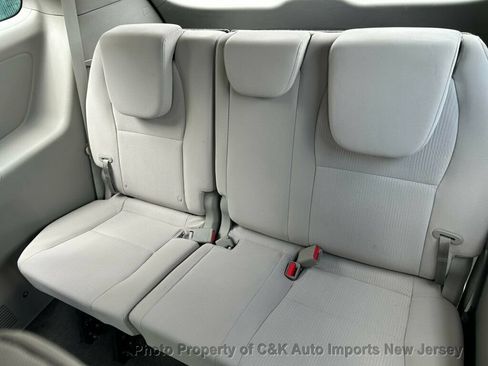 Used 2019 Kia Sedona L FWD image 35