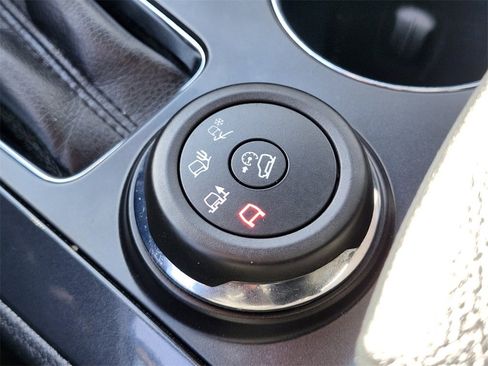 Used 2017 Ford Explorer XLT w/ Equipment Group 202A image 24