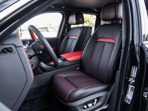 Used 2025 Rolls-Royce Cullinan image 25