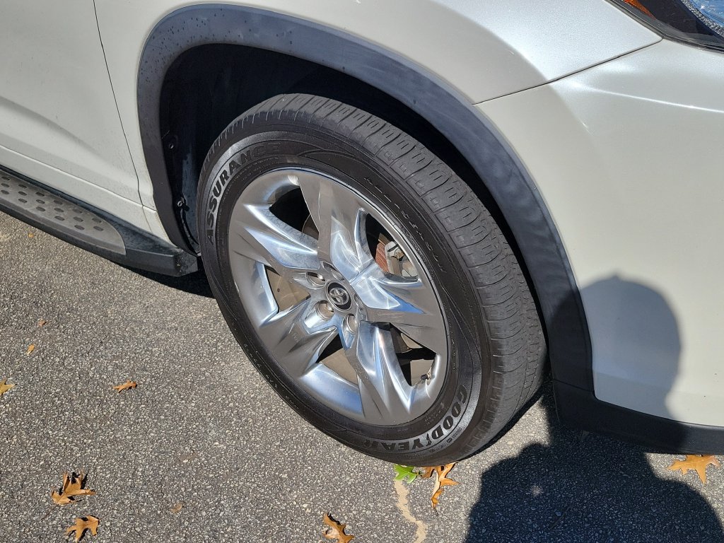 Used 2019 Toyota Highlander Limited FWD image 5