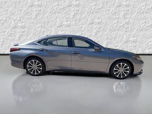 Used 2019 Lexus ES 300h w/ Premium Package image 2
