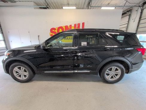 Certified 2023 Ford Explorer XLT AWD/4WD image 2