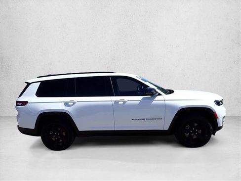 Used 2023 Jeep Grand Cherokee L Laredo AWD/4WD image 5