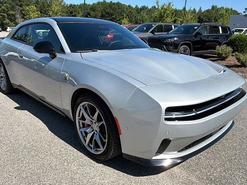 Used 2024 Dodge Charger Daytona Scat Pack w/ Plus Group AWD/4WD image 5