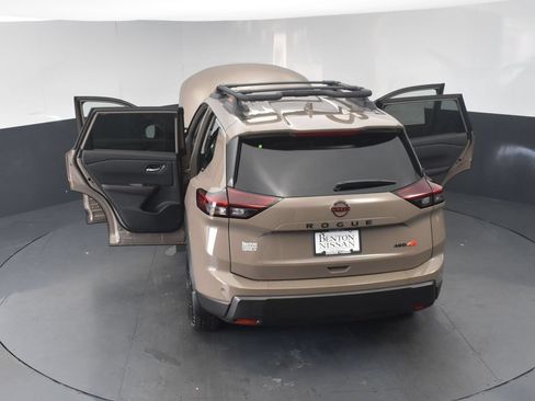 Used 2025 Nissan Rogue SV AWD/4WD image 26