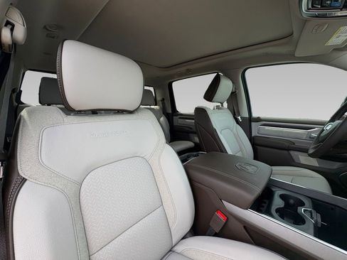 New 2026 RAM 1500 Laramie w/ Laramie Preferred Package AWD/4WD image 9