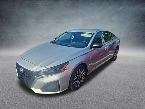 Used 2025 Nissan Altima 2.5 SV FWD image 4