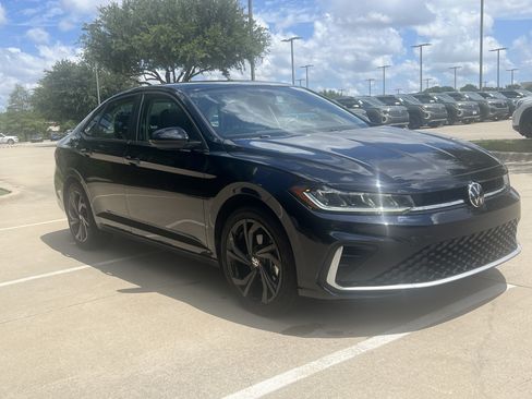 Certified 2026 Volkswagen Jetta SE w/ Black Wheel Package FWD image 2