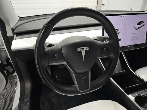 Used 2019 Tesla Model 3 Long Range image 16