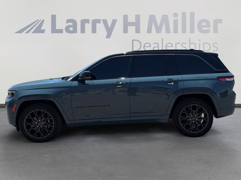 Used 2026 Jeep Grand Cherokee Summit w/ Obsidian Package AWD/4WD image 2