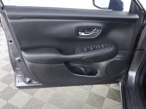 Used 2025 Honda HR-V LX image 19