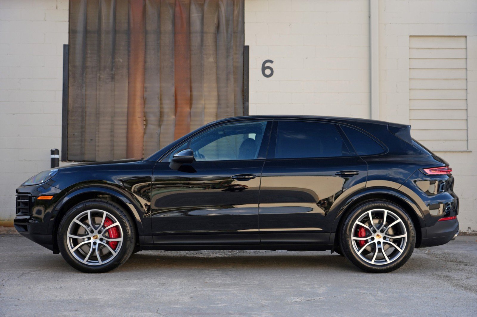 Used 2024 Porsche Cayenne S w/ Premium Package AWD/4WD image 9