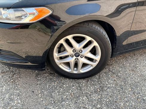 Used 2013 Ford Fusion SE FWD image 4