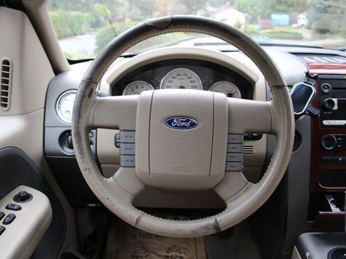 Used 2005 Ford F150 Lariat image 17