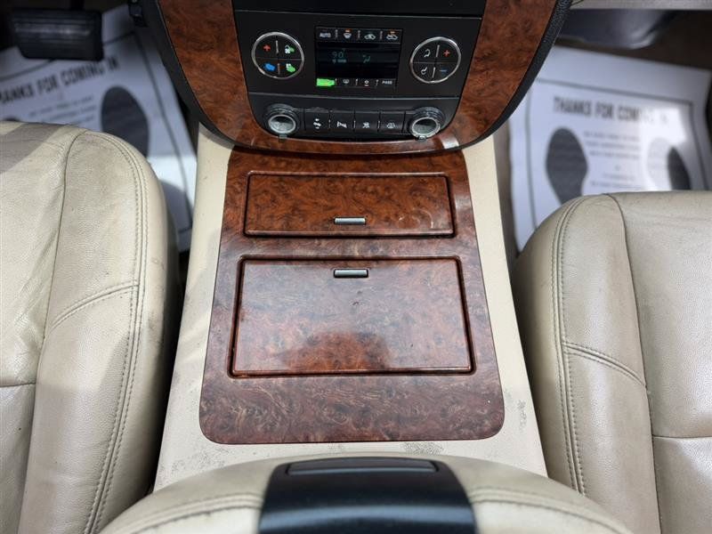 Used 2008 Chevrolet Suburban LTZ w/ LTZ Preferred Equipment Group AWD/4WD image 28
