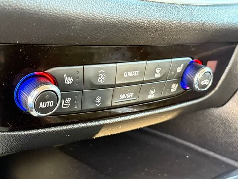 Used 2020 Buick Enclave Premium w/ Sun and Sites Package image 24