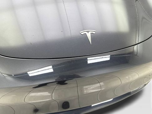 Used 2024 Tesla Model Y Long Range AWD/4WD image 25