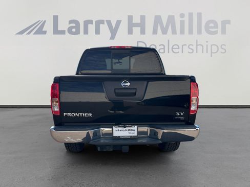 Used 2016 Nissan Frontier SV image 4