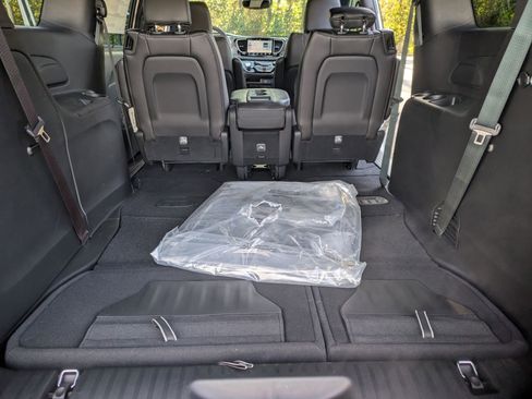 New 2026 Chrysler Pacifica Select image 19