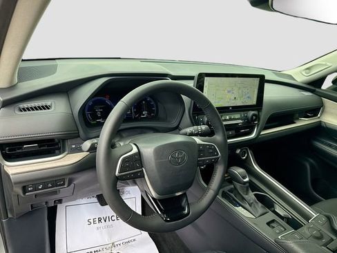 Used 2025 Toyota Grand Highlander AWD Hybrid image 27