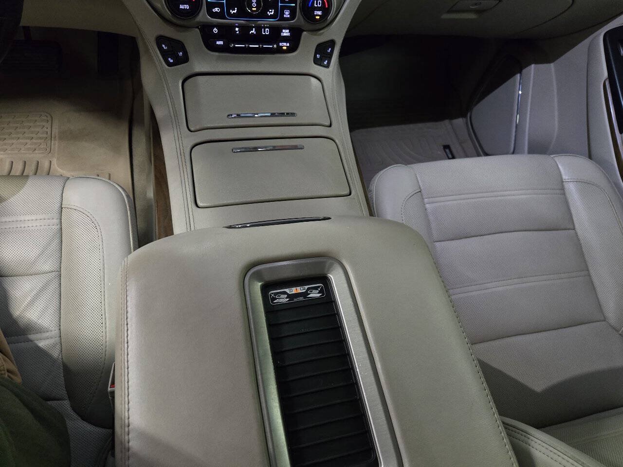 Used 2020 GMC Yukon XL Denali RWD image 27