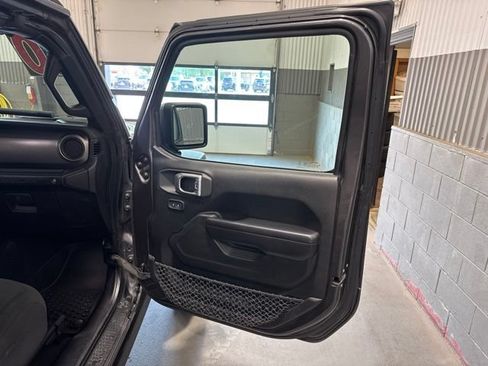 Used 2020 Jeep Wrangler Sport AWD/4WD image 13