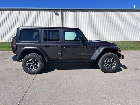 Used 2024 Jeep Wrangler Unlimited Rubicon image 2