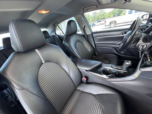 Used 2018 Toyota Camry SE FWD image 17