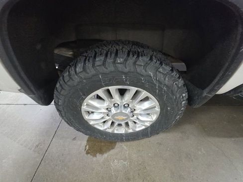 Used 2023 Chevrolet Silverado 2500 High Country image 9