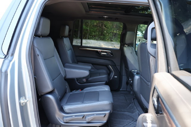 Used 2025 Chevrolet Suburban Z71 w/ Comfort Package AWD/4WD image 26