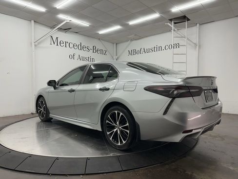 Used 2018 Toyota Camry SE FWD image 5