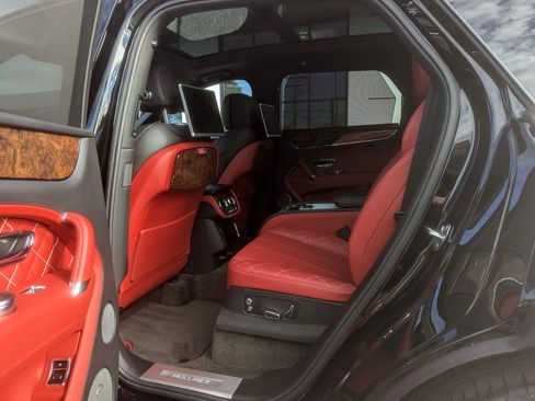 Used 2018 Bentley Bentayga Mulliner image 43