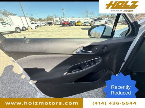 Used 2017 Chevrolet Cruze LT image 20