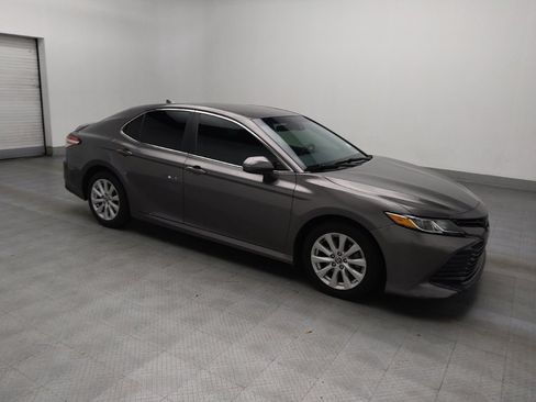 Used 2020 Toyota Camry LE image 11