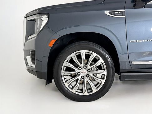 Used 2021 GMC Yukon Denali w/ Denali Premium Package image 27