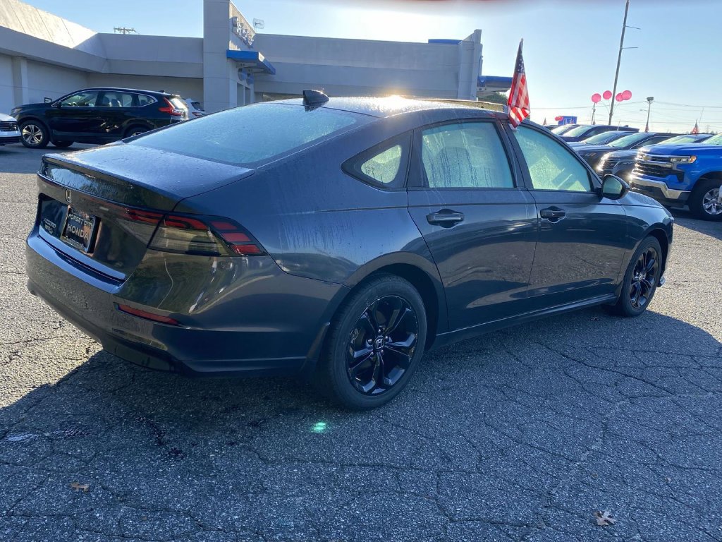 Certified 2025 Honda Accord SE image 5